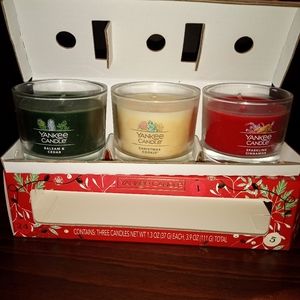 3 piece set of Yankee candles